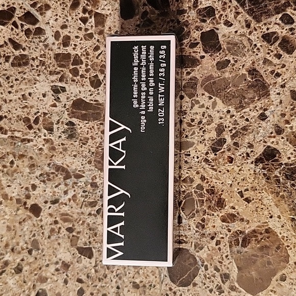 Luminous Lilac: Gel Semi-Shine Lipstick - Picture 4 of 4